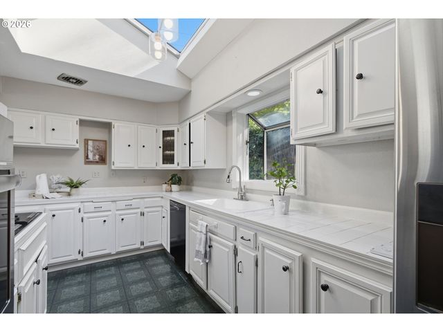 12225 Sw 34TH Ave, Portland, OR 97219