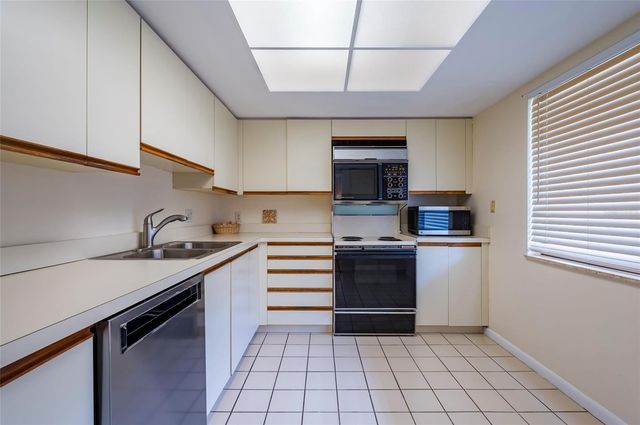 3062 EASTLAND BOULEVARD 406, Clearwater, FL 33761