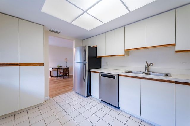 3062 EASTLAND BOULEVARD 406, Clearwater, FL 33761