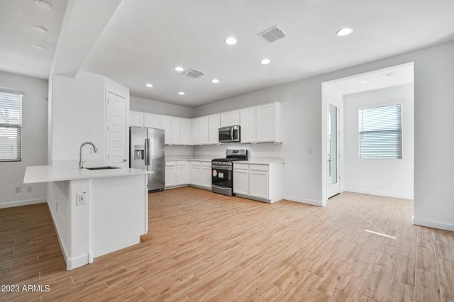 12617 W Kaler Drive, Glendale, AZ 85307