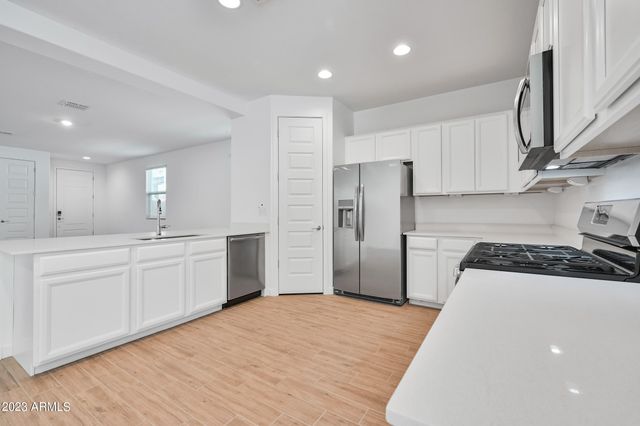 12617 W Kaler Drive, Glendale, AZ 85307