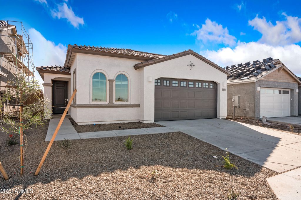 12617 W Kaler Drive, Glendale, AZ 85307