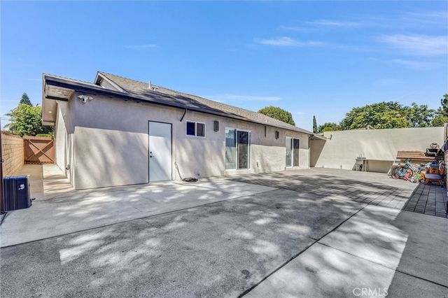 15012 Wyandotte, Los Angeles, CA 91405