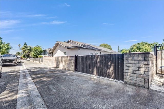 15012 Wyandotte, Los Angeles, CA 91405