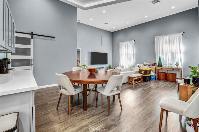 15012 Wyandotte, Los Angeles, CA 91405