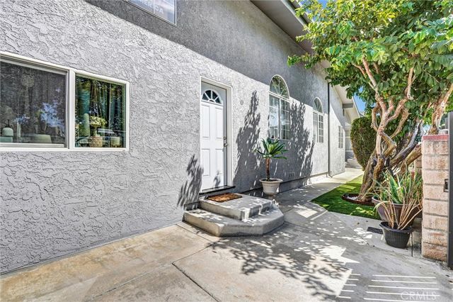 15012 Wyandotte, Los Angeles, CA 91405