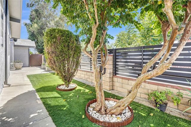 15012 Wyandotte, Los Angeles, CA 91405