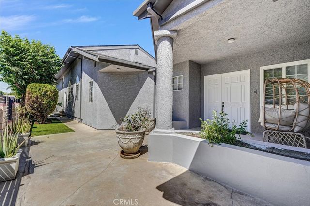 15012 Wyandotte, Los Angeles, CA 91405