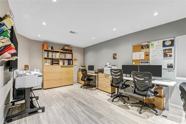 15012 Wyandotte, Los Angeles, CA 91405
