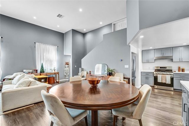 15012 Wyandotte, Los Angeles, CA 91405