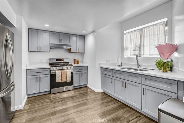 15012 Wyandotte, Los Angeles, CA 91405