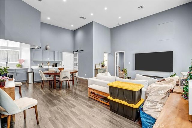 15012 Wyandotte, Los Angeles, CA 91405