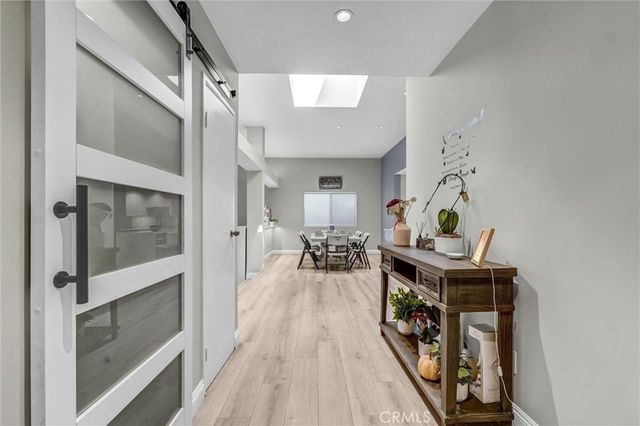 15012 Wyandotte, Los Angeles, CA 91405