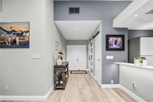15012 Wyandotte, Los Angeles, CA 91405