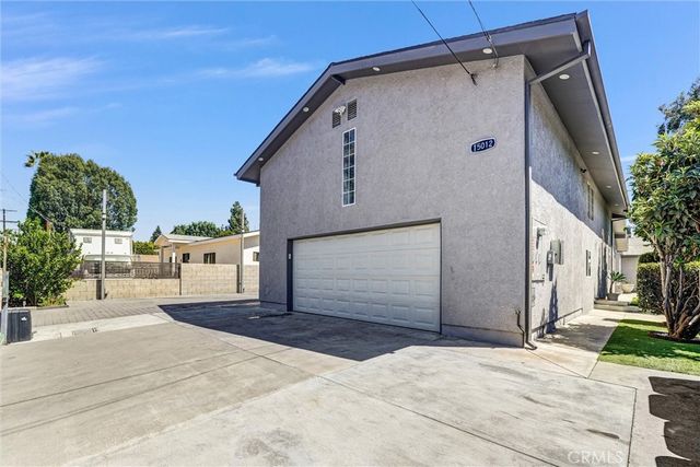 15012 Wyandotte, Los Angeles, CA 91405