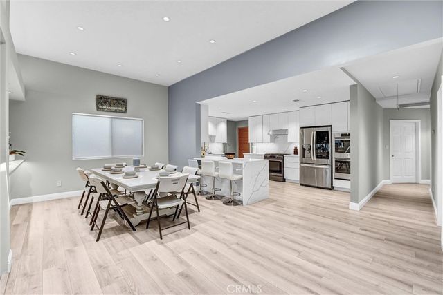 15012 Wyandotte, Los Angeles, CA 91405