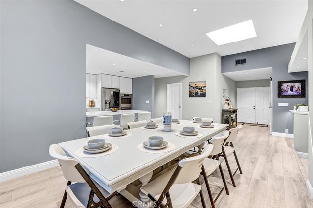 15012 Wyandotte, Los Angeles, CA 91405