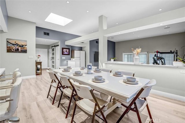 15012 Wyandotte, Los Angeles, CA 91405