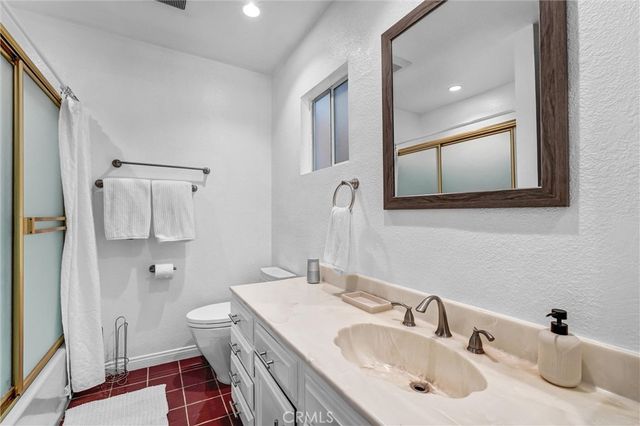 15012 Wyandotte, Los Angeles, CA 91405