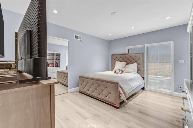 15012 Wyandotte, Los Angeles, CA 91405