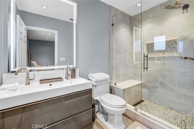 15012 Wyandotte, Los Angeles, CA 91405