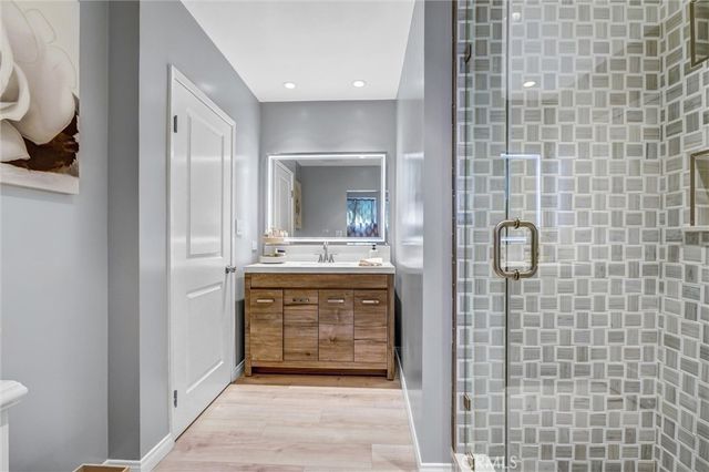 15012 Wyandotte, Los Angeles, CA 91405