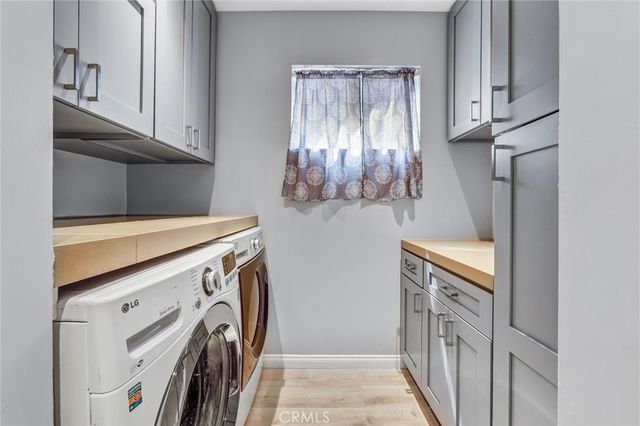 15012 Wyandotte, Los Angeles, CA 91405