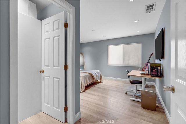 15012 Wyandotte, Los Angeles, CA 91405