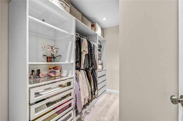 15012 Wyandotte, Los Angeles, CA 91405