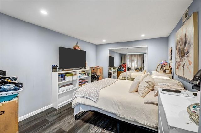 15012 Wyandotte, Los Angeles, CA 91405