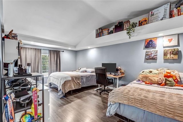 15012 Wyandotte, Los Angeles, CA 91405