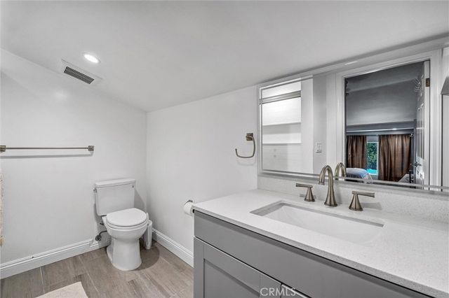 15012 Wyandotte, Los Angeles, CA 91405