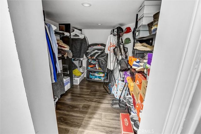 15012 Wyandotte, Los Angeles, CA 91405