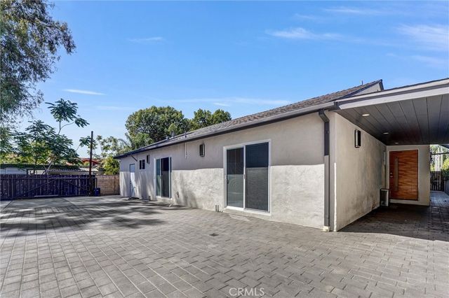15012 Wyandotte, Los Angeles, CA 91405