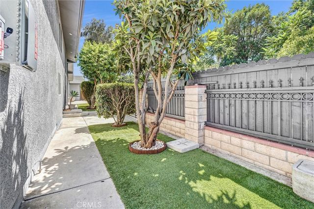15012 Wyandotte, Los Angeles, CA 91405