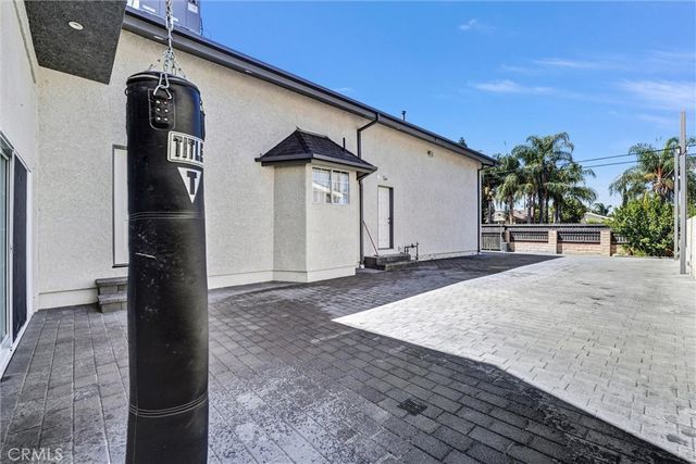 15012 Wyandotte, Los Angeles, CA 91405