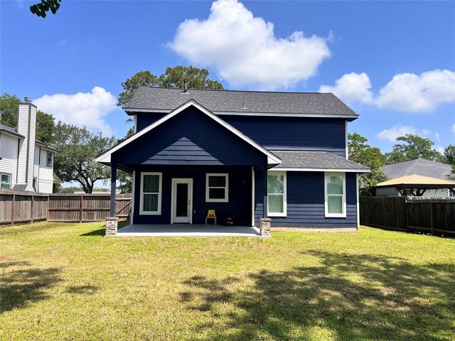 715 Seydler Street, East Bernard, TX 77435
