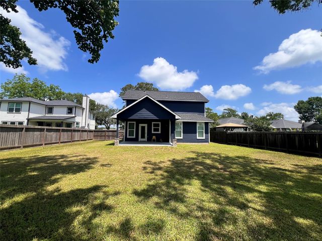 715 Seydler Street, East Bernard, TX 77435