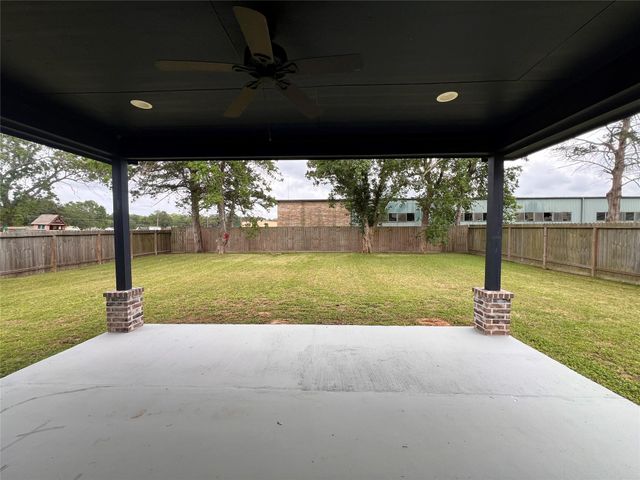 715 Seydler Street, East Bernard, TX 77435
