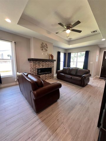 715 Seydler Street, East Bernard, TX 77435