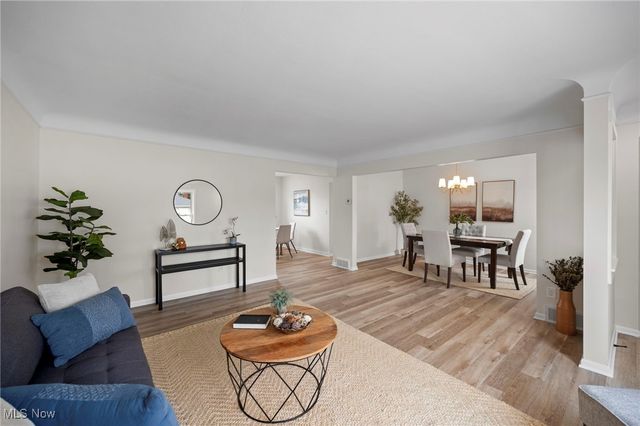 2137 Silverdale, Cleveland, OH 44109