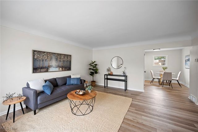 2137 Silverdale, Cleveland, OH 44109