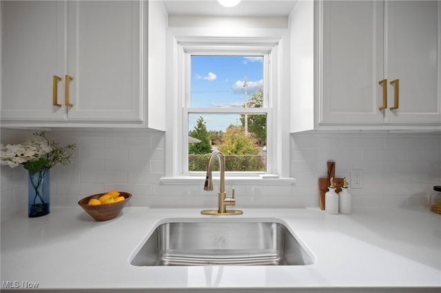 2137 Silverdale, Cleveland, OH 44109