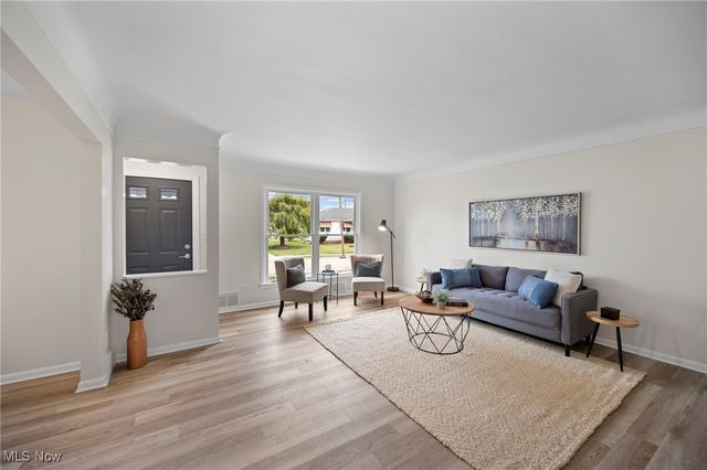 2137 Silverdale, Cleveland, OH 44109