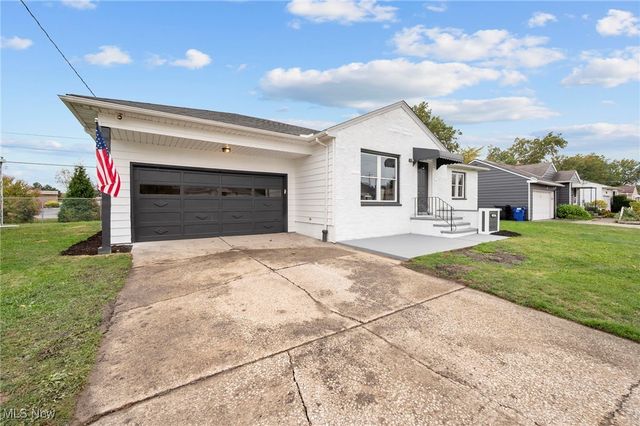 2137 Silverdale, Cleveland, OH 44109