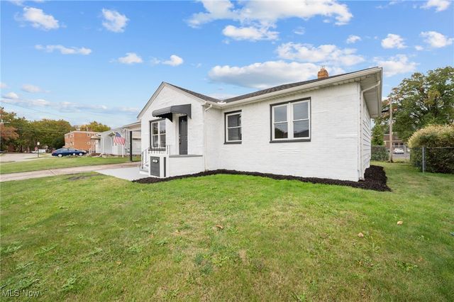 2137 Silverdale, Cleveland, OH 44109