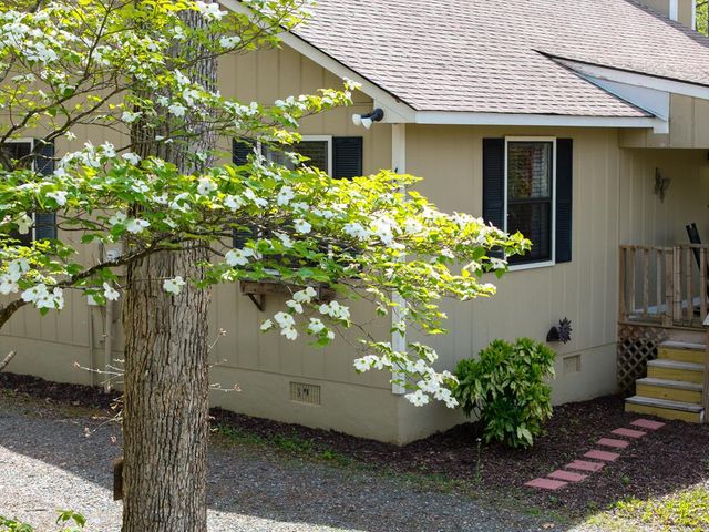 122 Penland Indian Trail, Hayesville, NC 28904
