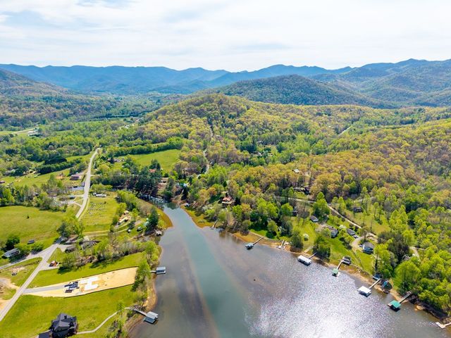 122 Penland Indian Trail, Hayesville, NC 28904