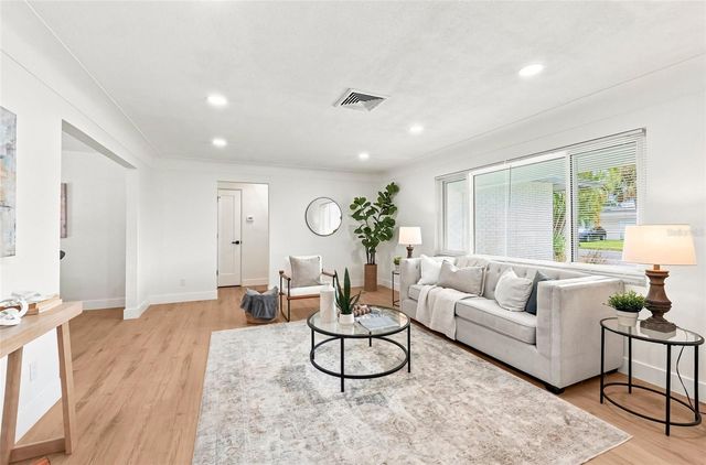 6743 16TH AVENUE N, St Petersburg, FL 33710