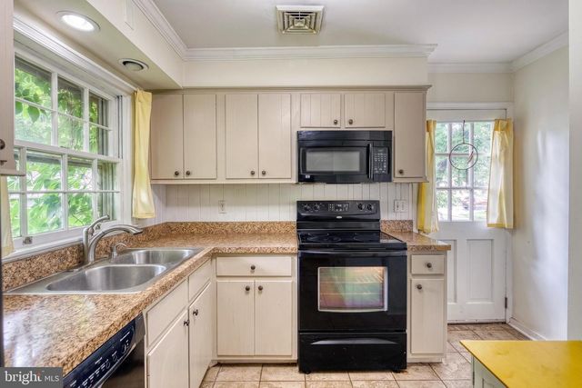 861 W FOXCROFT DR, Camp Hill, PA 17011